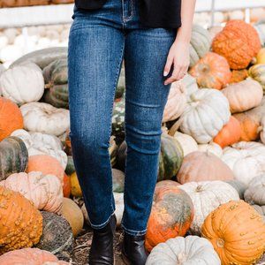 Judy Blue Mid Rise Straight Leg Non distressed Jean Style# 82164